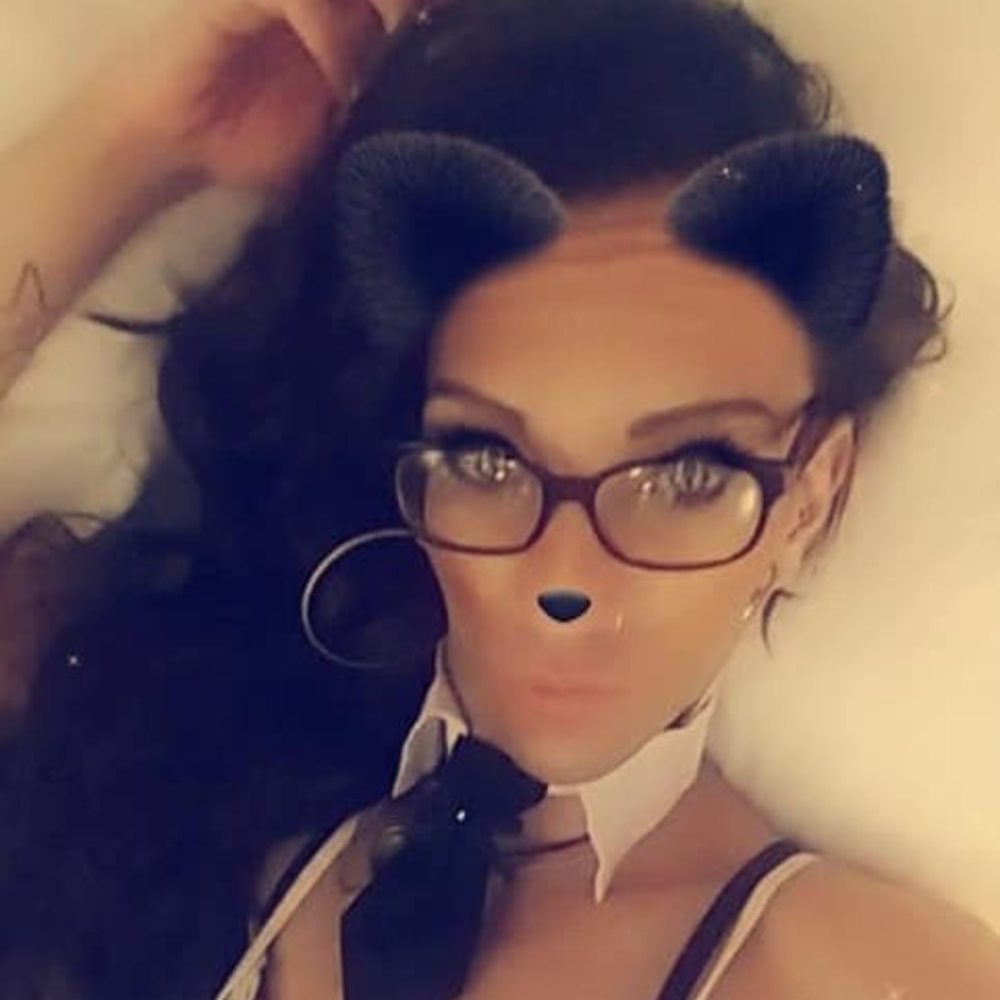 Meet your Posher, Dominique